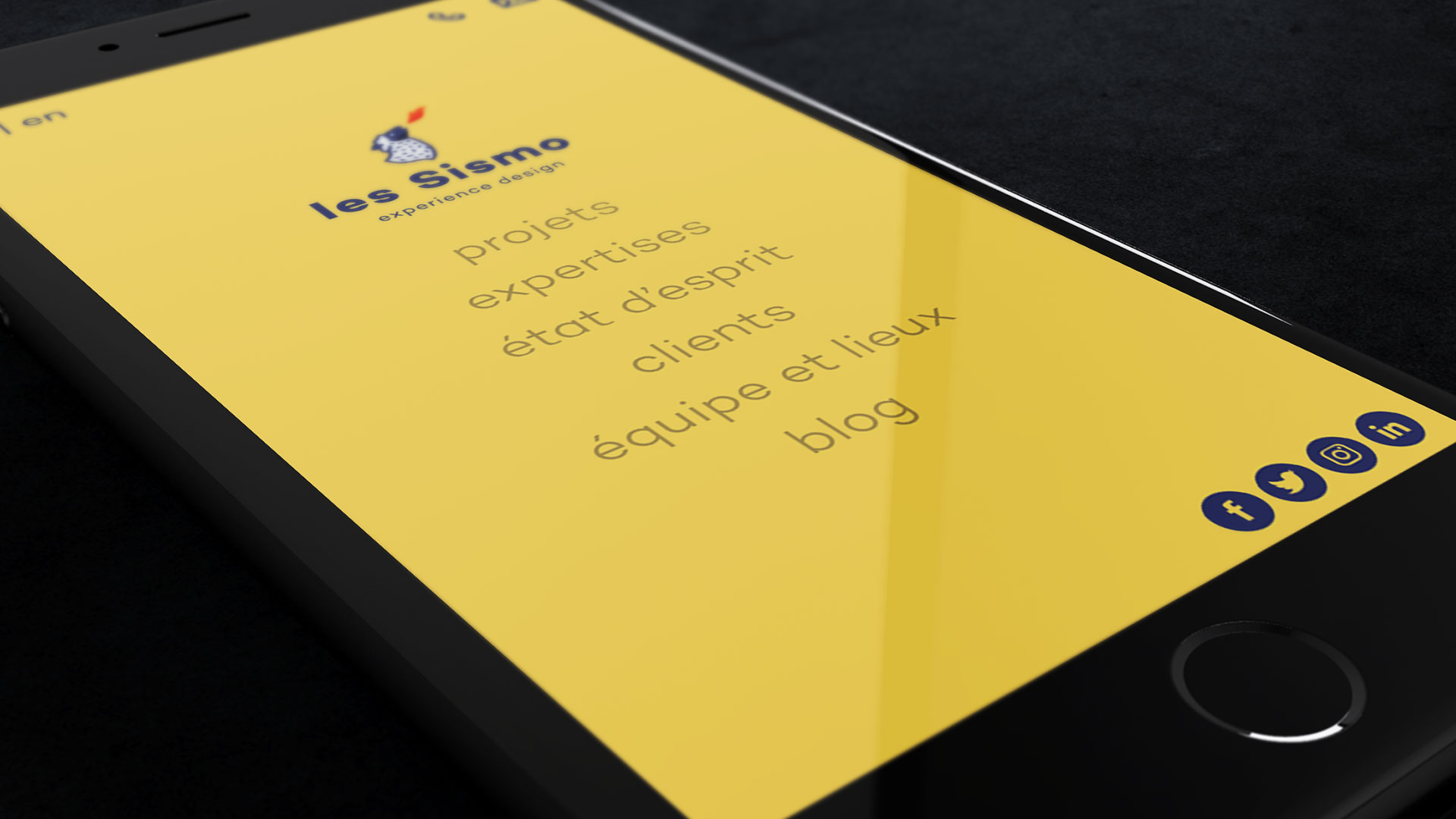 Smarphone avec une interface du site Les SISMO